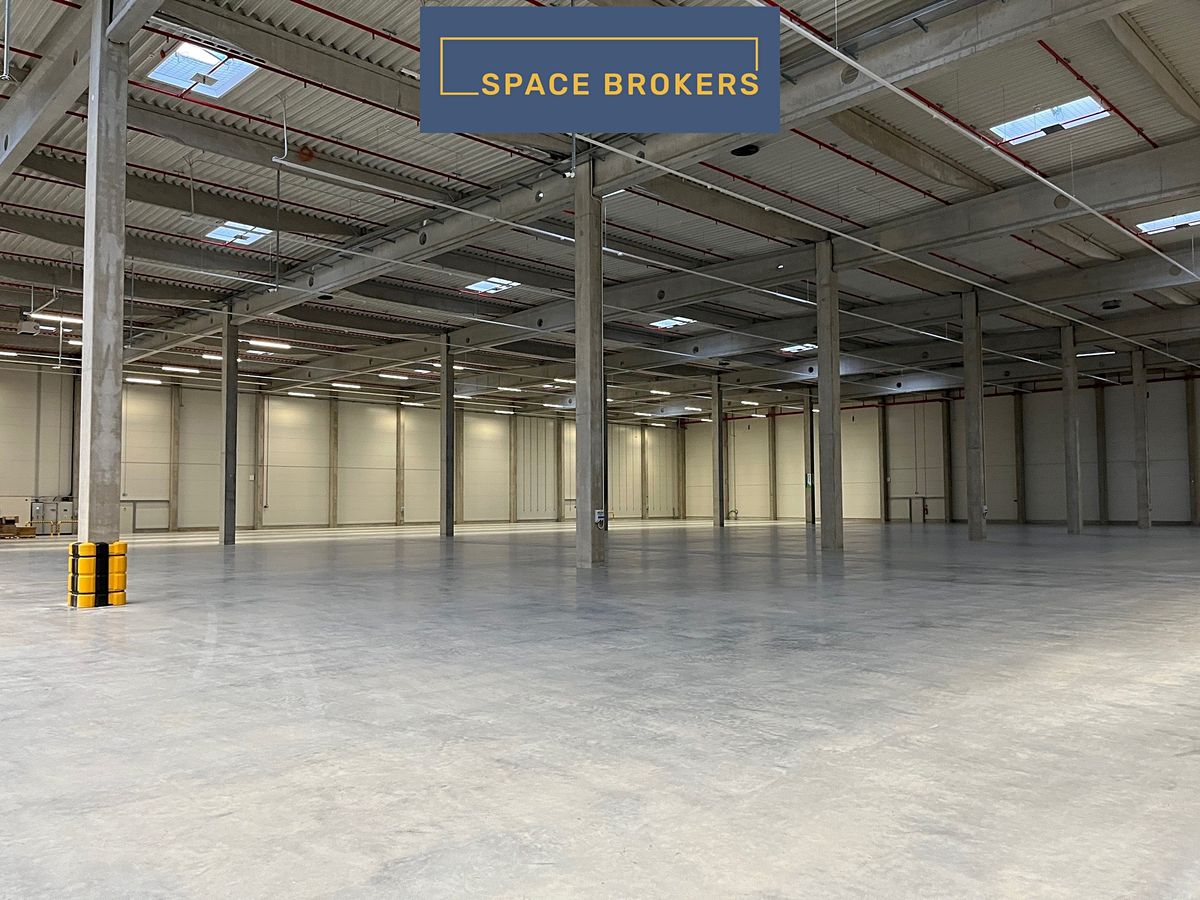 Pronájem skladového prostoru 4392 m² – fotografie 2