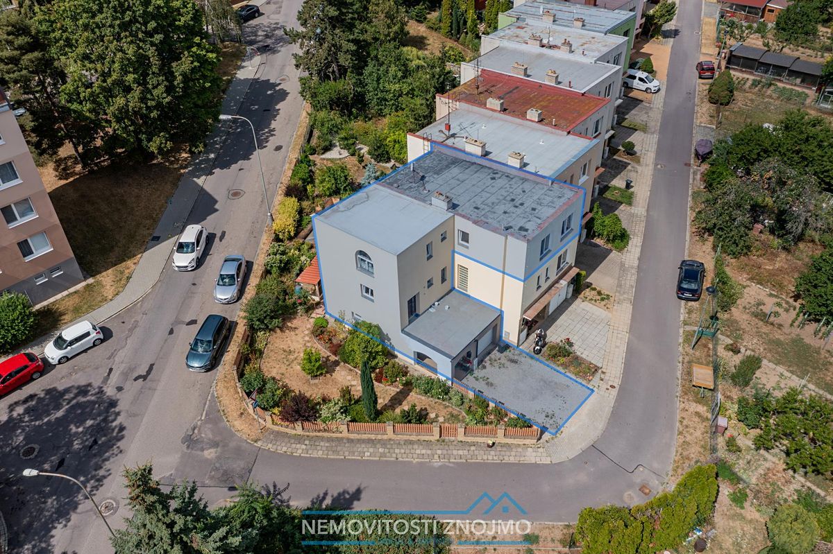 Prodej rodinného domu 229 m², pozemek 438 m² – fotografie 4