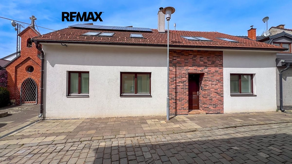 Prodej rodinného domu 220 m², pozemek 513 m² – fotografie 2