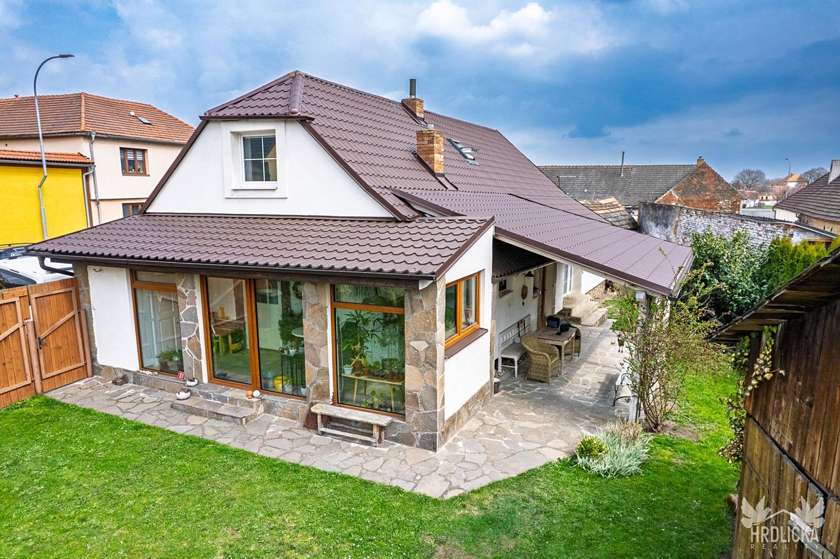 Prodej rodinného domu 135 m², pozemek 838 m² – fotografie 3