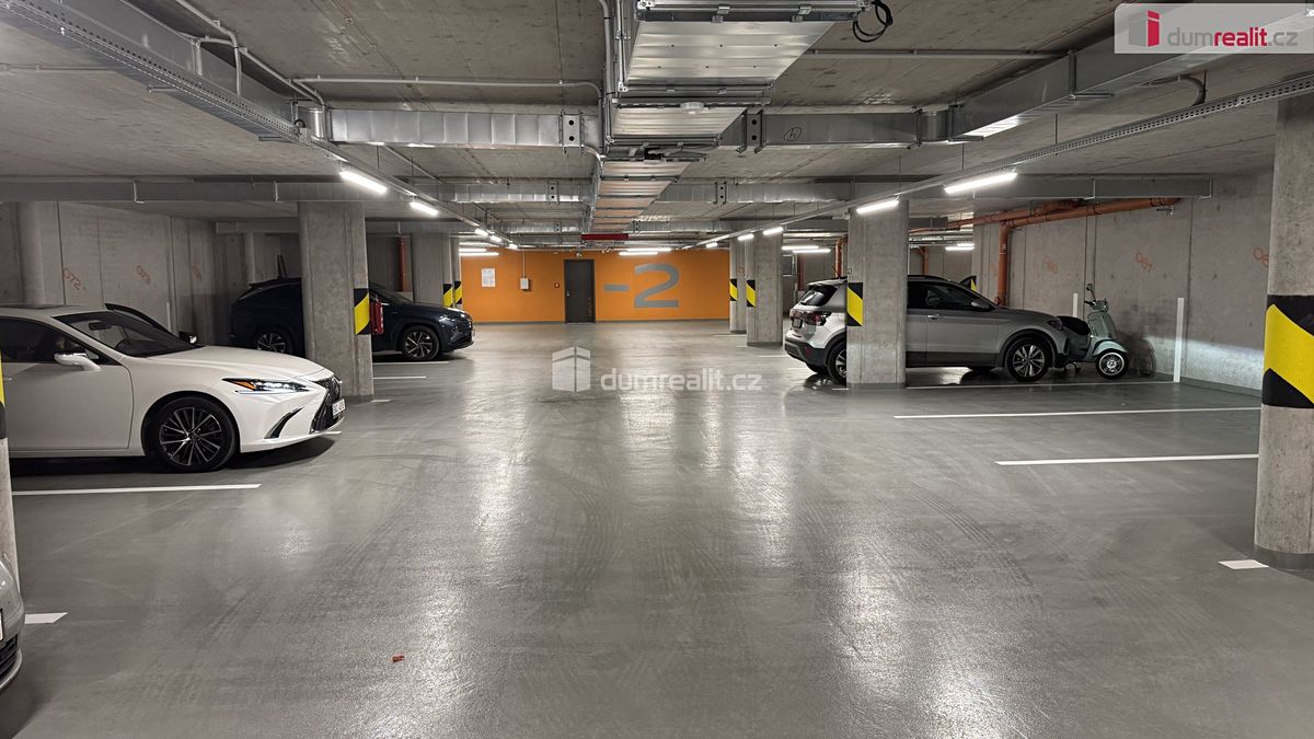 Pronájem garáže 8772 m² – fotografie 3