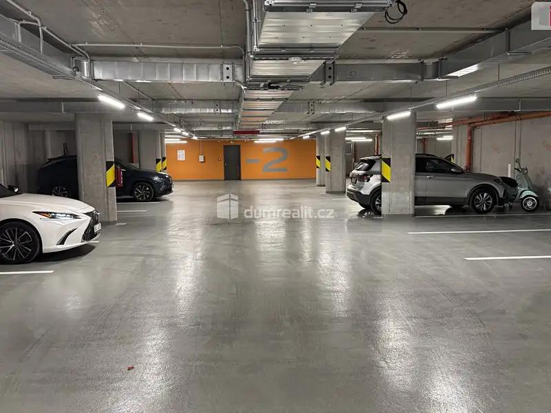 Pronájem garáže 8772 m², Praha – náhled fotky 3