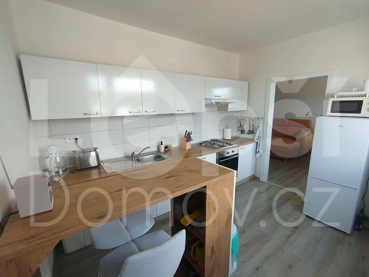 Pronájem bytu 3+1 72 m² – fotografie 2
