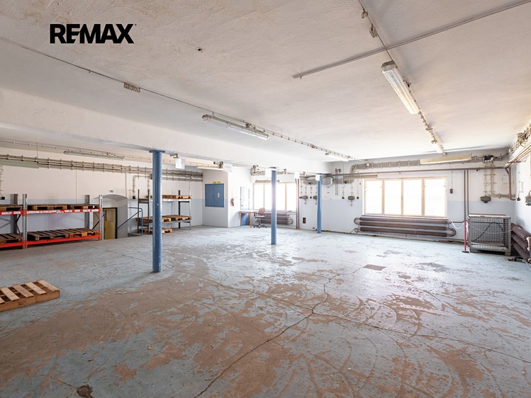 Prodej komerčního prostoru, 1 115 m² (21 z 46)