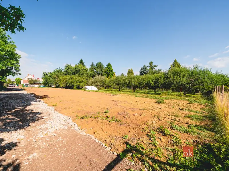 Prodej stavebního pozemku 1090 m², Čestlice – náhled fotky 3