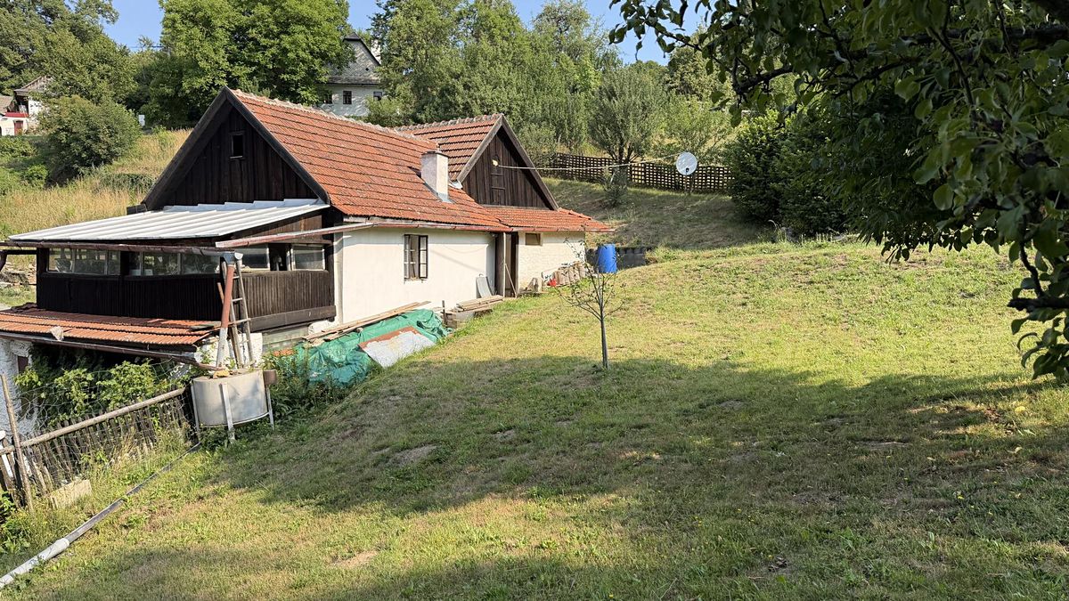 Prodej rodinného domu 236 m², pozemek 1030 m² – fotografie 3
