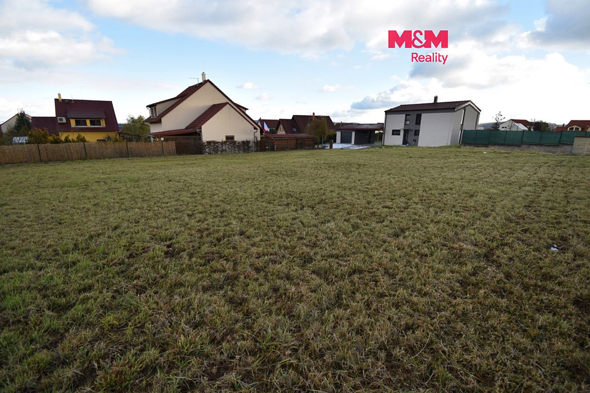 Prodej stavebního pozemku 800 m², Mnichovo Hradiště – fotka 1 z 3