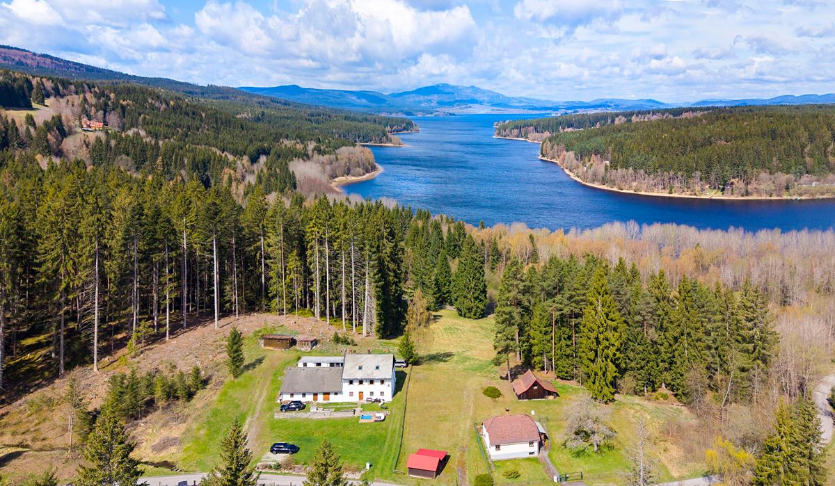 Prodej rodinného domu 419 m², pozemek 1761 m² – fotografie 2
