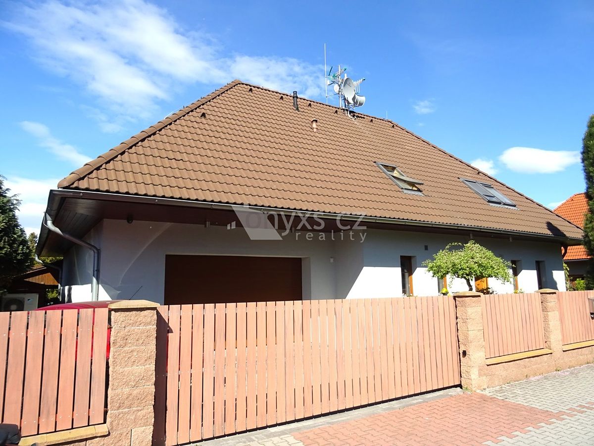 Prodej rodinného domu 255 m², pozemek 632 m² – fotografie 3
