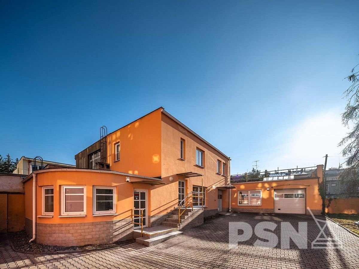 Pronájem kanceláře 220 m²