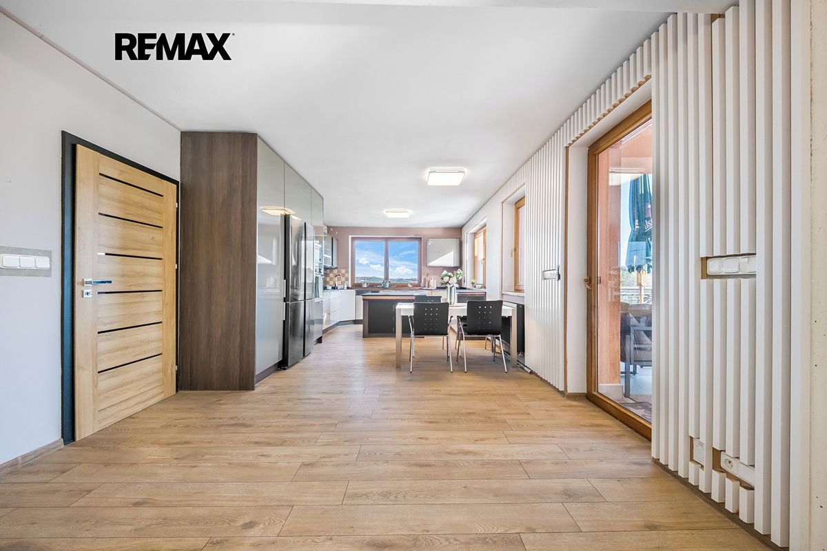 Prodej rodinného domu 250 m², pozemek 6265 m² – fotografie 5