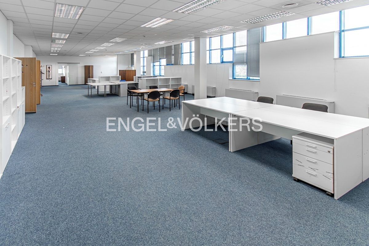 Pronájem kanceláře 670 m² – fotografie 2