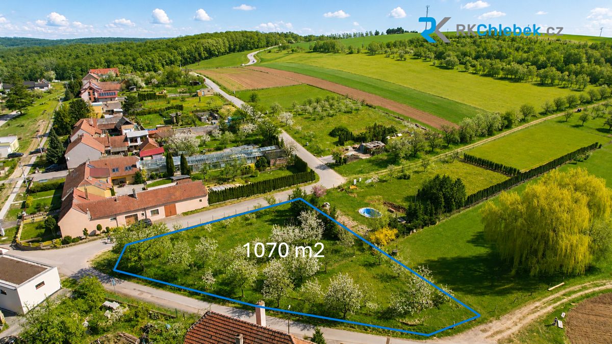 Prodej stavebního pozemku 1070 m² – fotografie 2