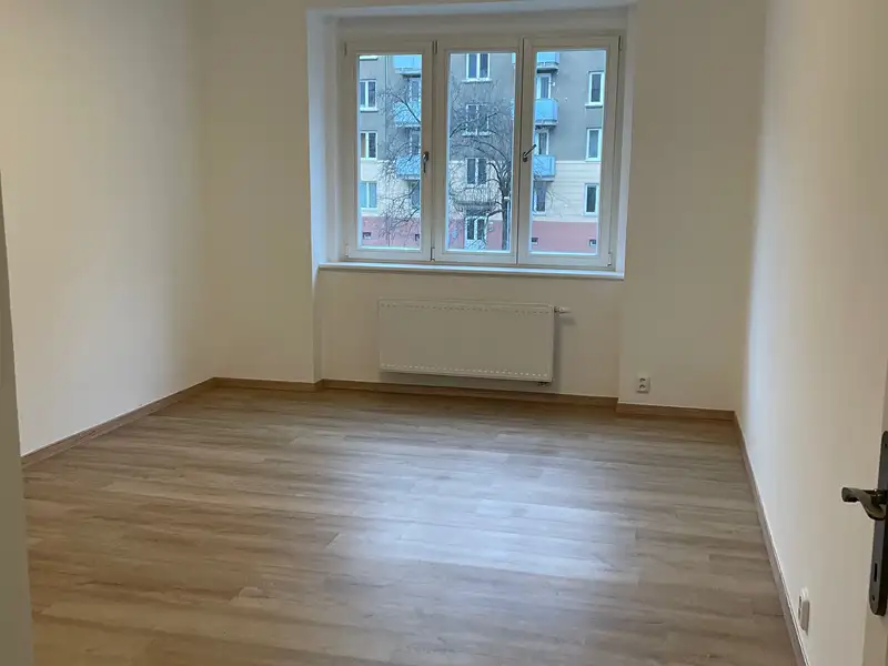 Prodej bytu 1+1 48 m², Praha – náhled fotky 2