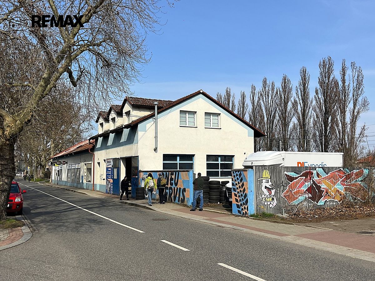 Prodej obchodního prostoru 751 m² – fotografie 2