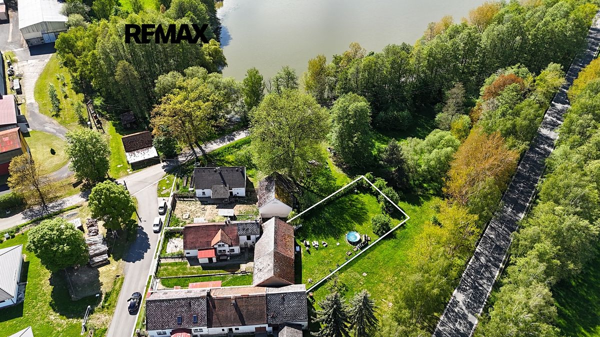 Prodej rodinného domu 203 m², pozemek 1428 m² – fotografie 2