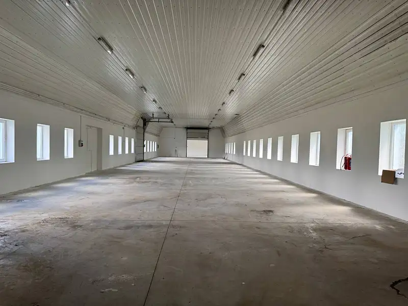 Prodej skladového prostoru 1850 m², Banín – náhled fotky 3
