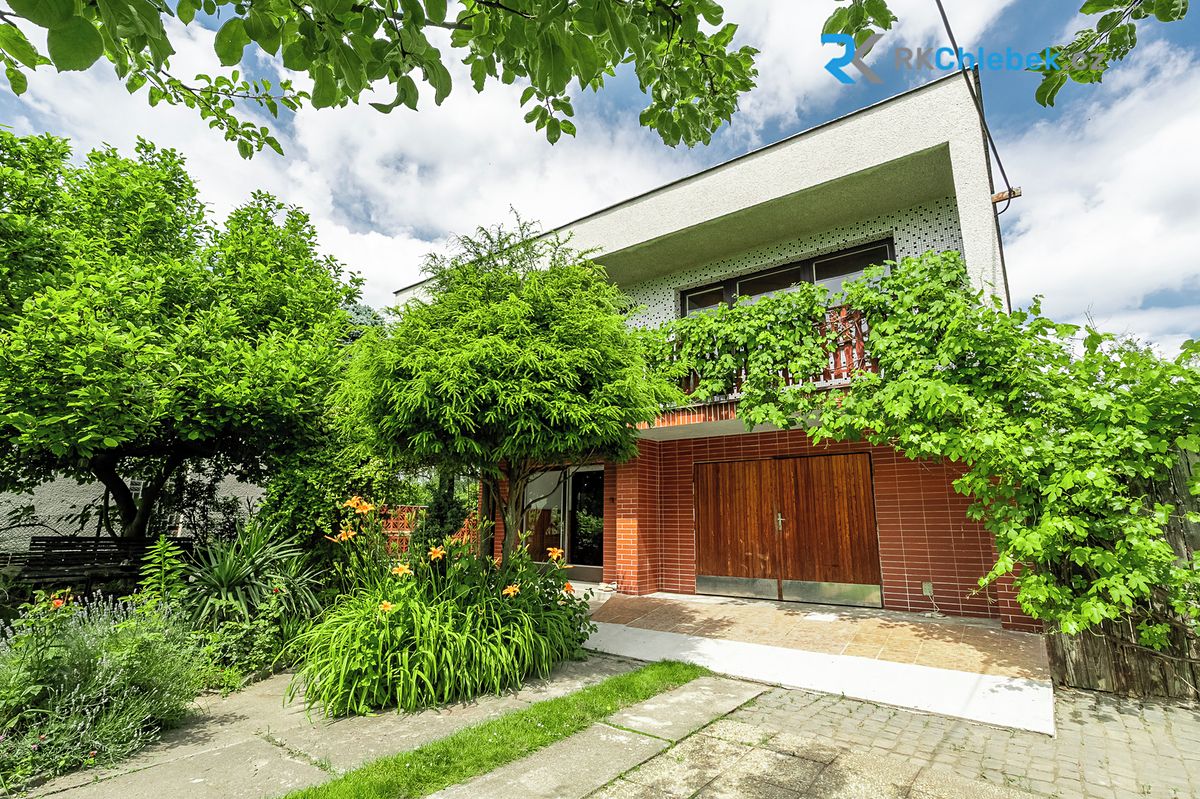 Prodej rodinného domu 166 m², pozemek 800 m²