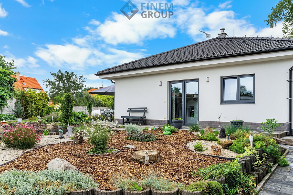 Prodej rodinného domu 135 m², pozemek 906 m² – fotografie 2