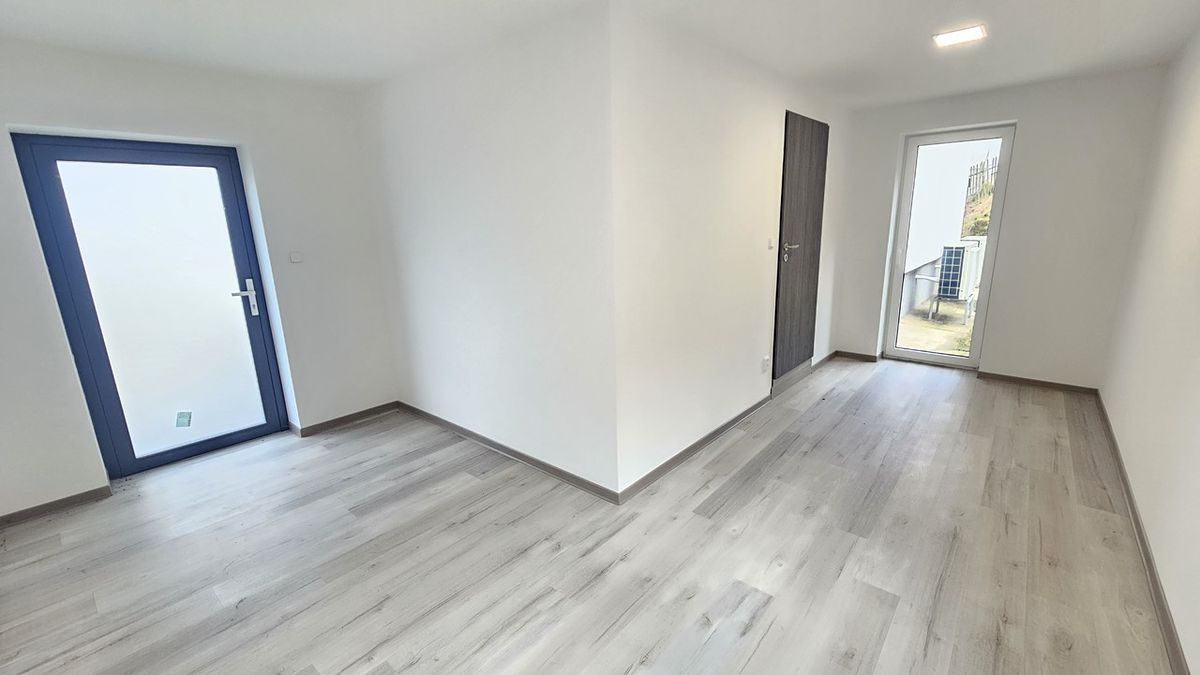 Prodej rodinného domu 272 m², pozemek 1368 m² – fotografie 5