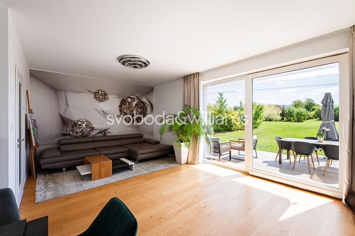 Prodej rodinného domu 165 m², pozemek 893 m² – fotografie 2