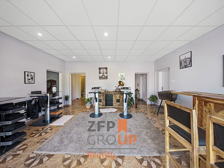 Prodej komerčního prostoru, 417 m² (36 z 44)
