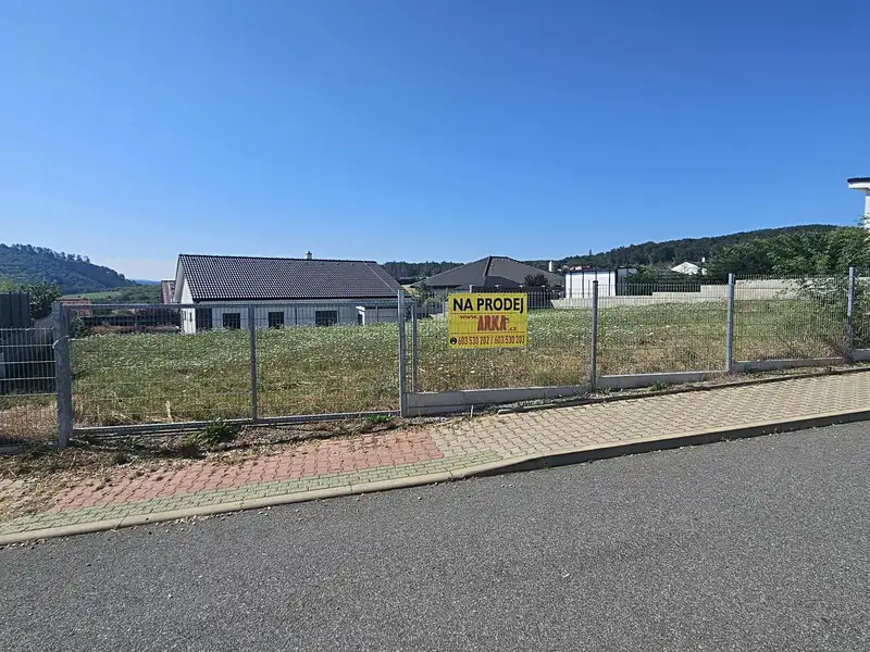 Prodej stavebního pozemku 714 m², Králův Dvůr – náhled fotky 3
