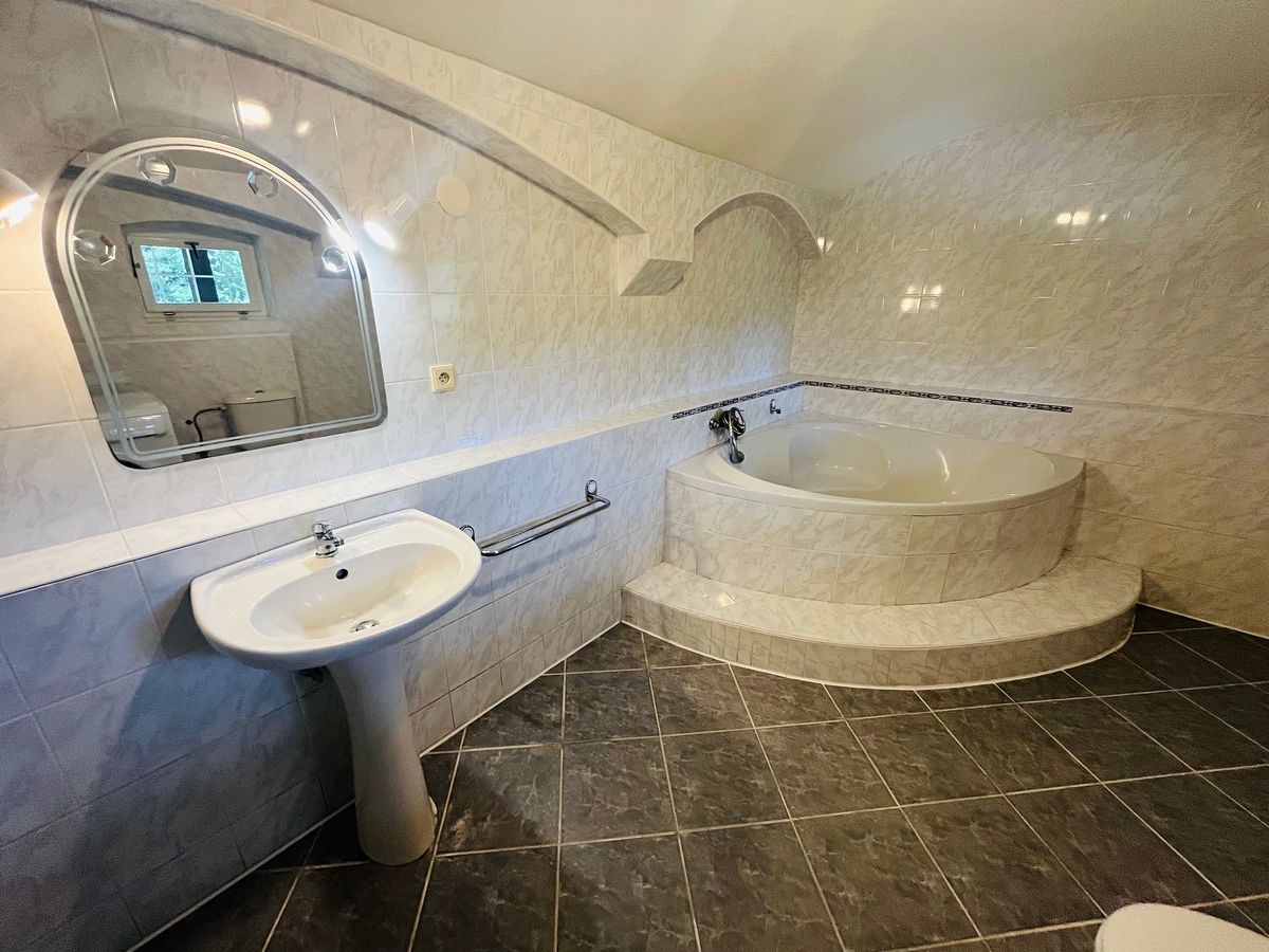 Prodej rodinného domu 140 m², pozemek 2647 m² – fotografie 3