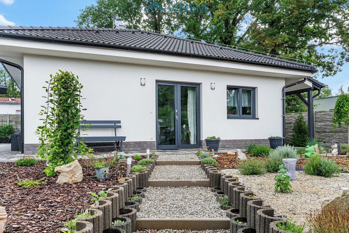 Prodej rodinného domu 135 m², pozemek 906 m² – fotografie 3