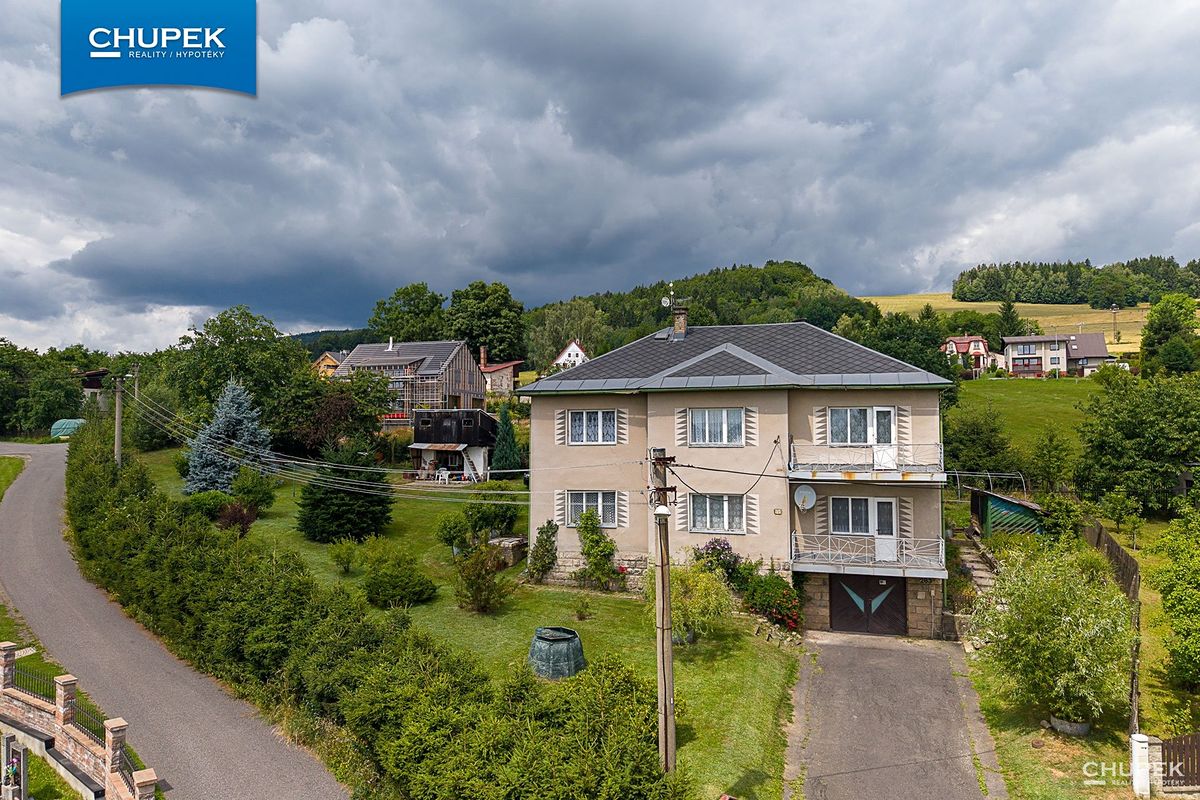 Prodej rodinného domu 280 m², pozemek 1668 m²