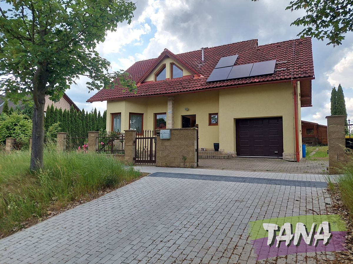 Prodej rodinného domu 138 m², pozemek 681 m² – fotografie 2