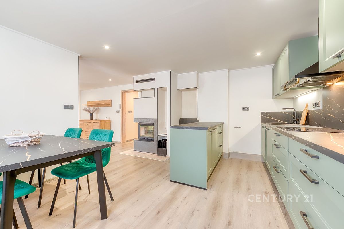 Prodej rodinného domu 265 m², pozemek 764 m²