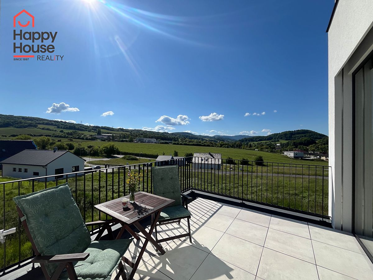 Prodej rodinného domu 211 m², pozemek 942 m² – fotografie 2