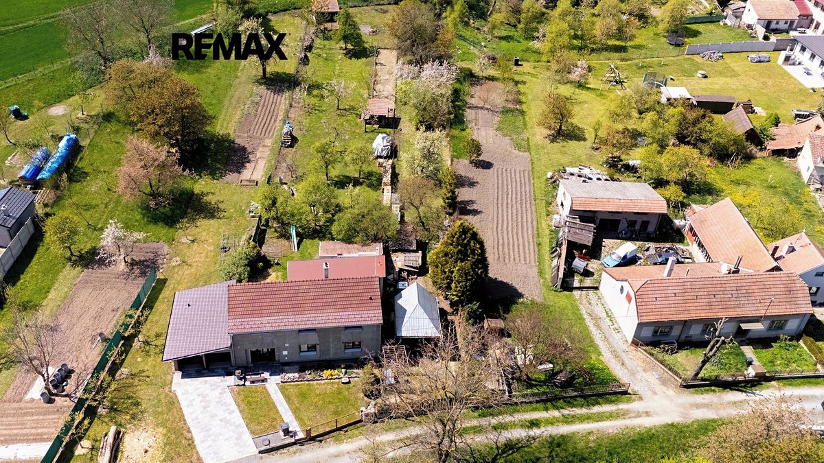 Prodej stavebního pozemku 881 m² – fotografie 3