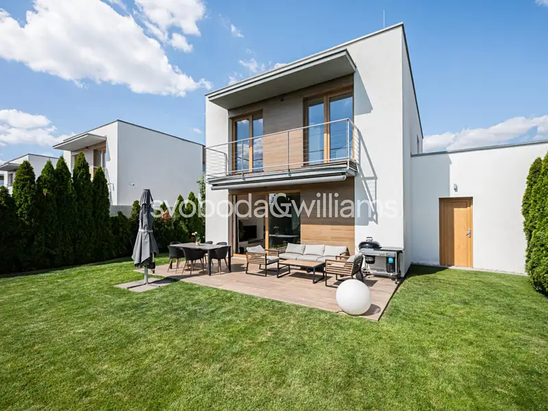 Prodej rodinného domu 165 m², pozemek 893 m², Praha – náhled fotky 1