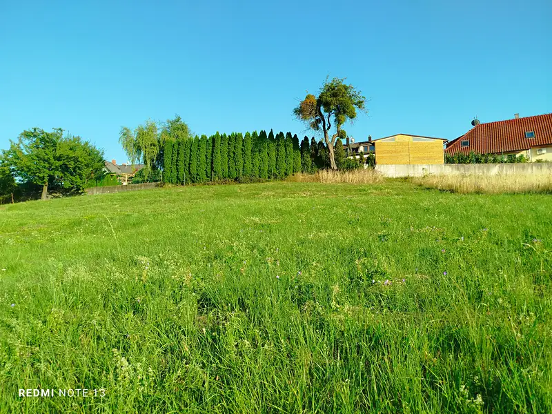 Prodej stavebního pozemku 800 m², Zlín – náhled fotky 2