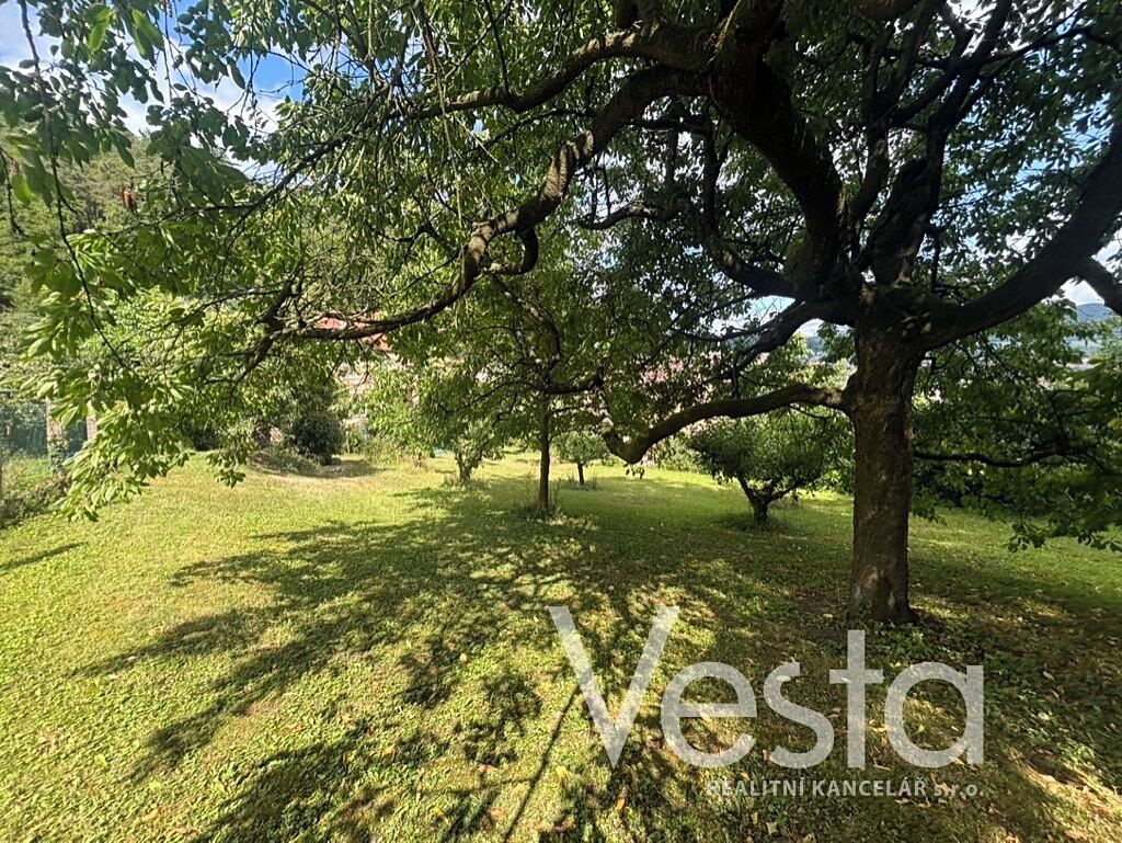 Prodej stavebního pozemku 909 m² – fotografie 2