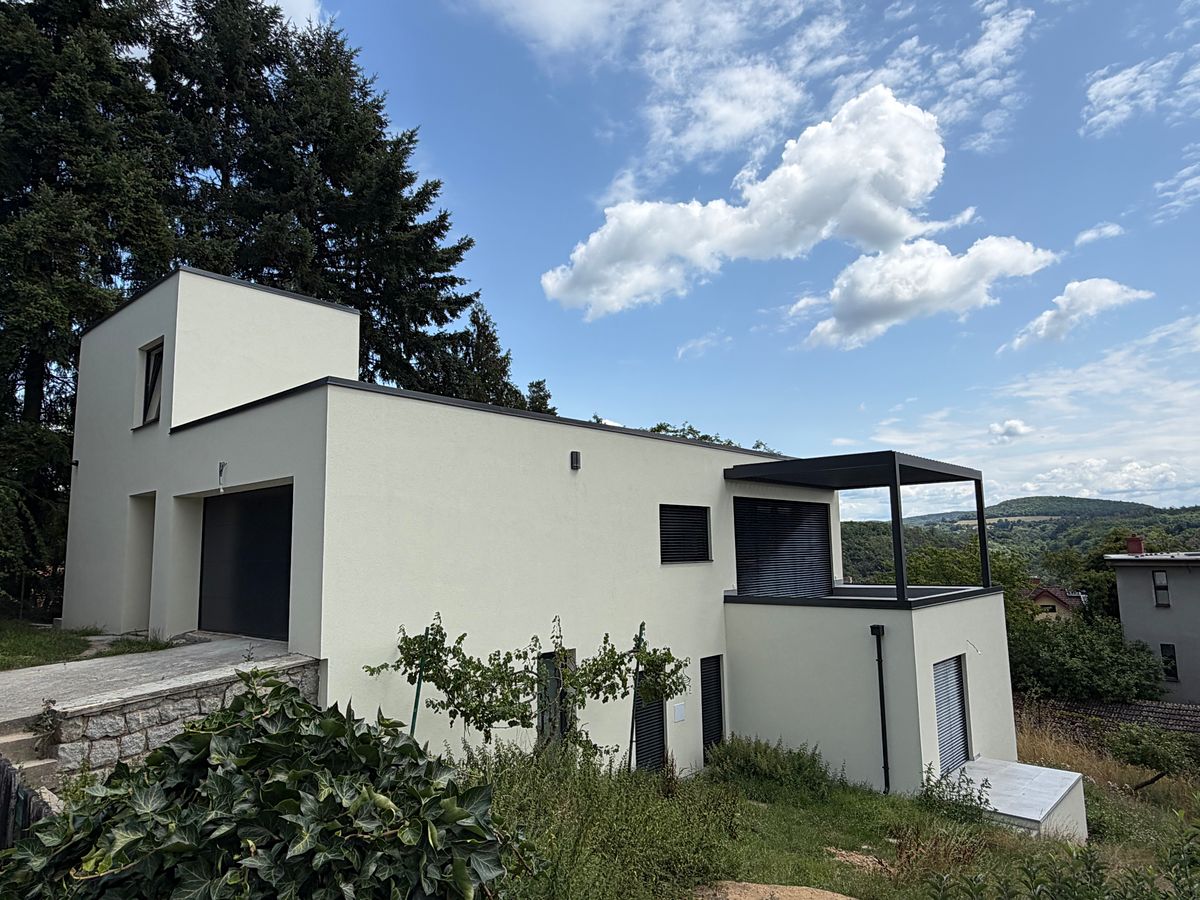 Prodej rodinného domu 270 m², pozemek 776 m² – fotografie 2