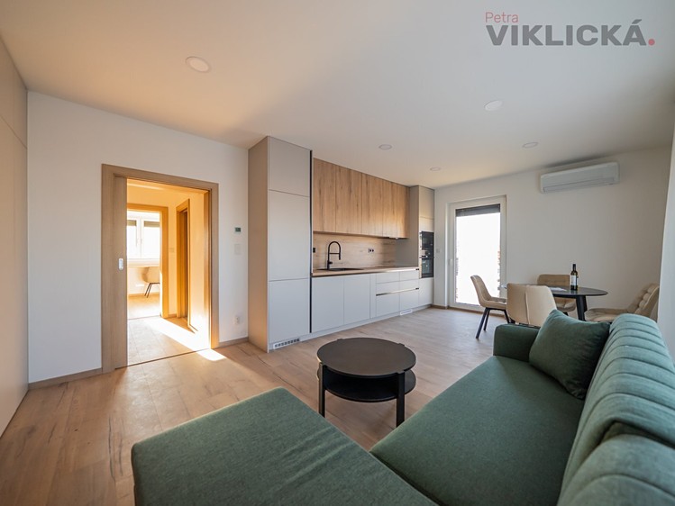 Комерційне приміщення на продаж, 60 м² (2 з 18)
