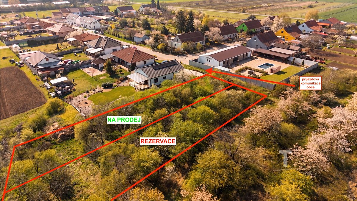 Prodej stavebního pozemku 940 m² – fotografie 2
