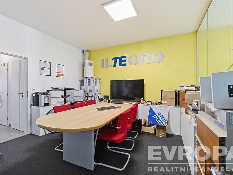 Pronájem komerčního prostoru, 80 m² (2 z 9)