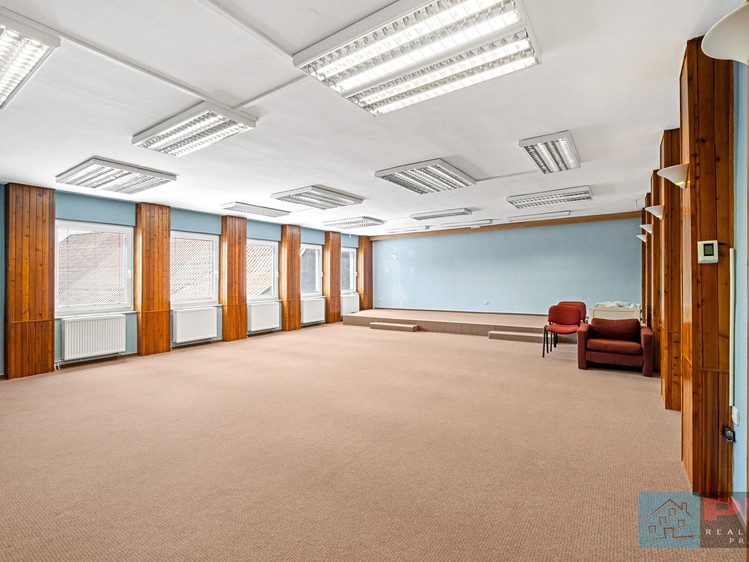 Комерційне приміщення на продаж, 941 м² (18 з 26)