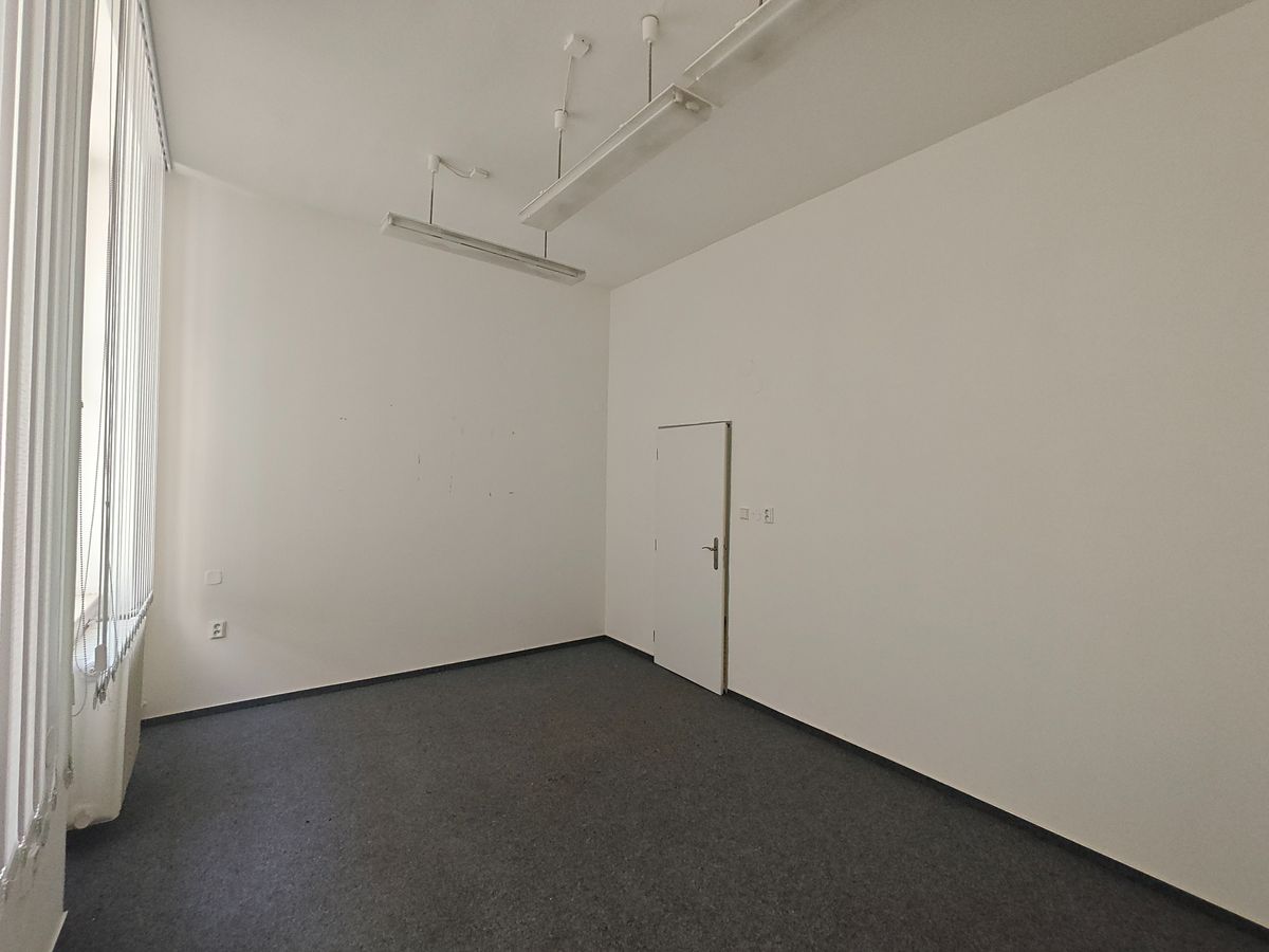 Pronájem kanceláře 28 m² – fotografie 3