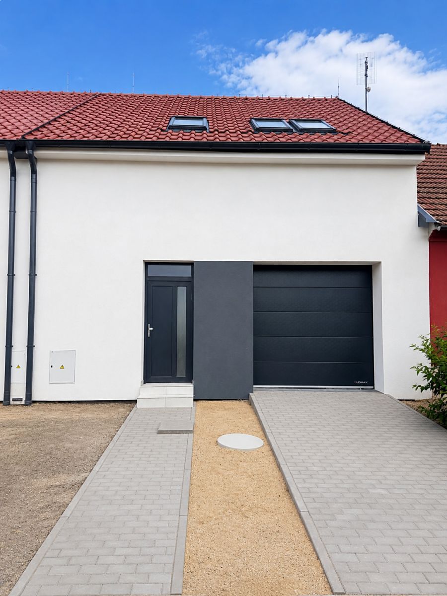 Prodej rodinného domu 140 m², pozemek 253 m² – fotografie 2