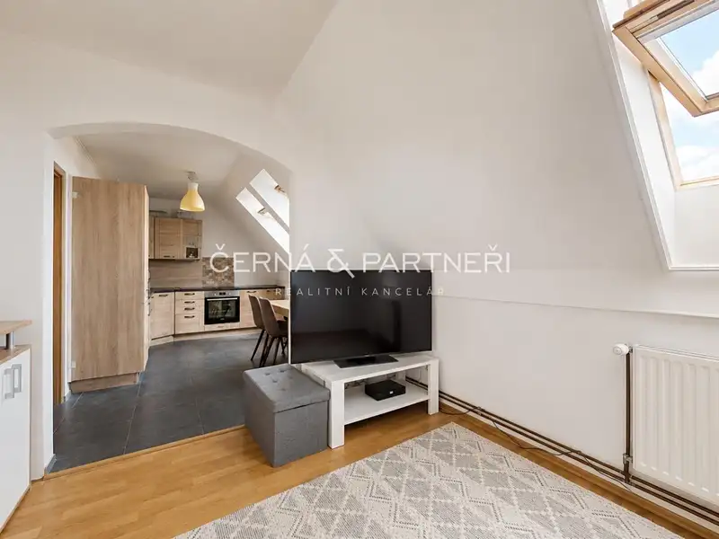 Prodej bytu 2+kk 50 m², Nupaky – náhled fotky 2