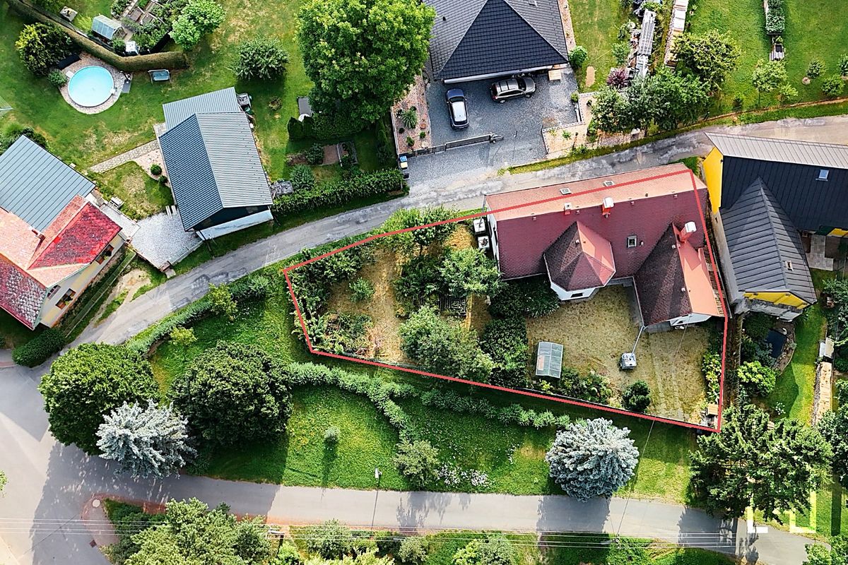 Prodej rodinného domu 186 m², pozemek 667 m² – fotografie 2