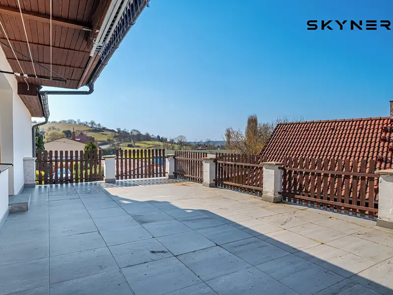 Prodej rodinného domu 300 m², pozemek 585 m², Chuderov – náhled fotky 2