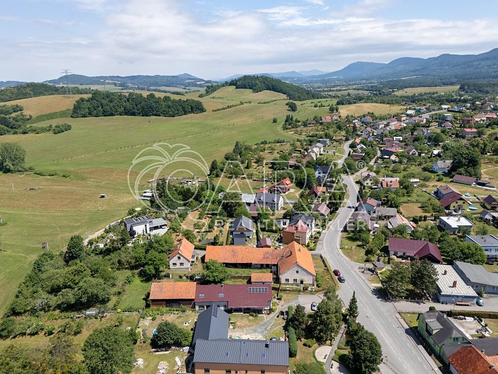 Prodej rodinného domu 220 m², pozemek 653 m² – fotografie 3