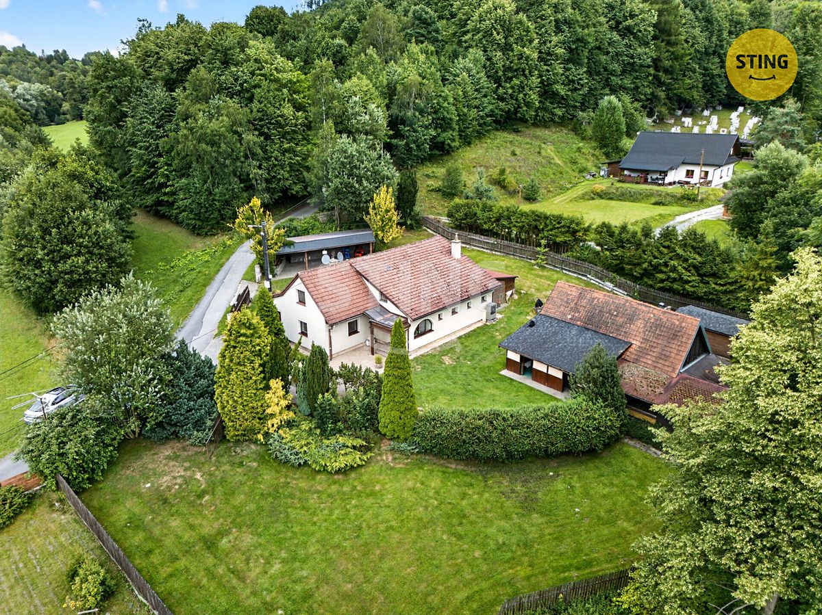 Prodej rodinného domu 225 m², pozemek 2141 m² – fotografie 3