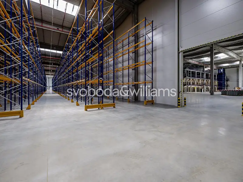 Pronájem skladového prostoru 11000 m², Cheb – náhled fotky 2